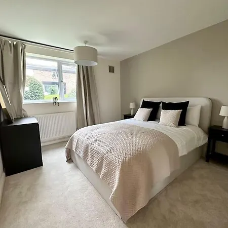 Stylish Modern Flat, Chapel Allerton Sleeps 4 Leeds