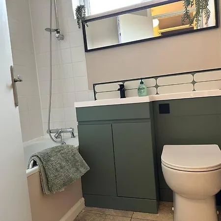 Stylish Modern Flat, Chapel Allerton Sleeps 4 Leeds