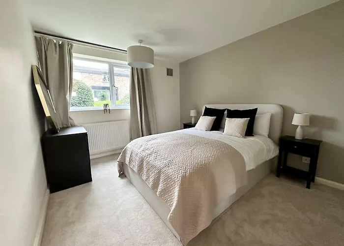 Stylish Modern Flat, Chapel Allerton Sleeps 4 Leeds